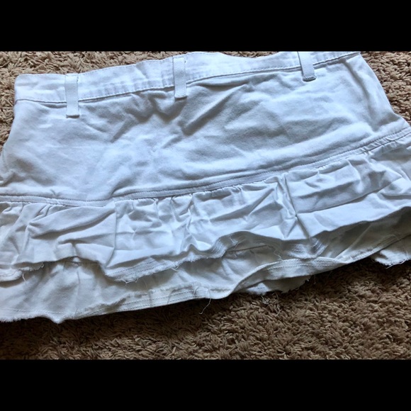 White Ruffle mini-skirt - Picture 3 of 7